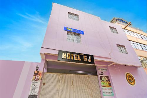 FabHotel RJ - Nr Patliputra Railway Stationに飾ってある許可証、賞状、看板またはその他の書類