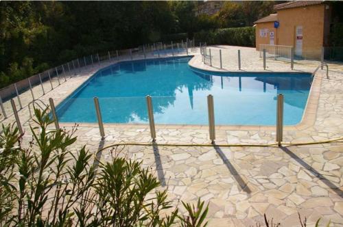 T2 Éclat Carmin, A/C, terrace, pool, tennis