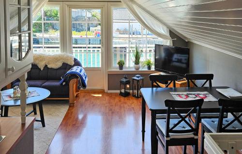 a living room with a couch and a table at 3 Bedroom Cozy Home In Lepsøy in Lepsøy