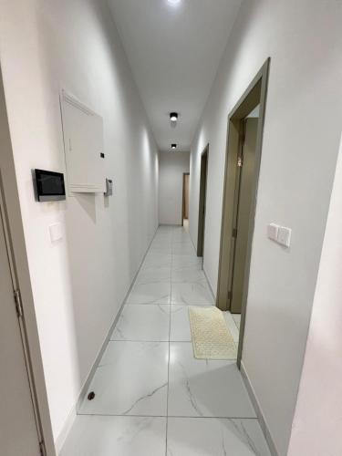 Fotografie z fotogalerie ubytování Murooj AlZain 3BR Modern Apt with private Rooftop v destinaci Daḩārīz