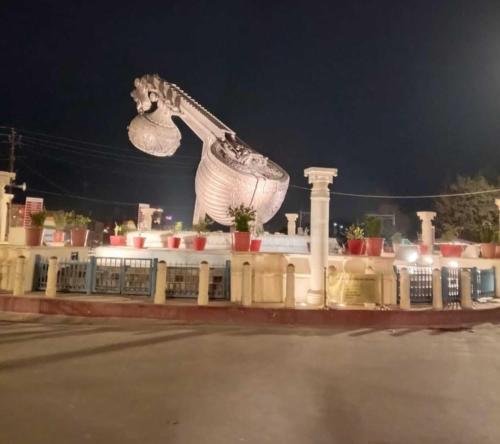 uma nave com um ônibus espacial em cima em Hotel Nandan - 800 Metres Away From Ram Mandir Ayodhaya em Ayodhya