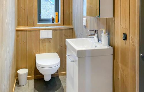 a bathroom with a white toilet and a sink at 3 Bedroom Amazing Home In Åfarnes in Åfarnes