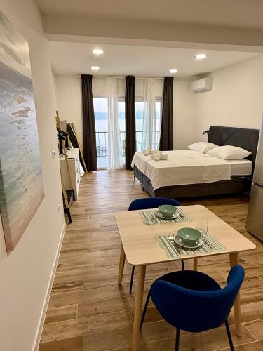 a room with a bed and a table and chairs at Guest House Stipe in Brela