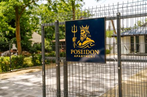 Poseidonに飾ってある許可証、賞状、看板またはその他の書類