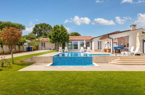 Villa MileManda for 8 people near Pula with children playground only 300 meters from the beach