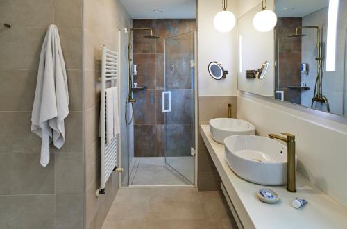 a bathroom with a sink and a shower at ROBINSON QUINTA DA RIA - All Inclusive in Vila Nova de Cacela