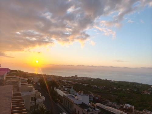 vistas a la puesta de sol desde un edificio en Casa Zamora, en Los Realejos