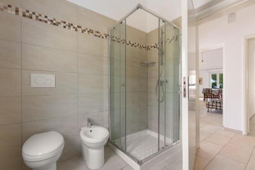 a bathroom with a shower and a toilet at Villa Flora by BarbarHouse in Marina di Leuca