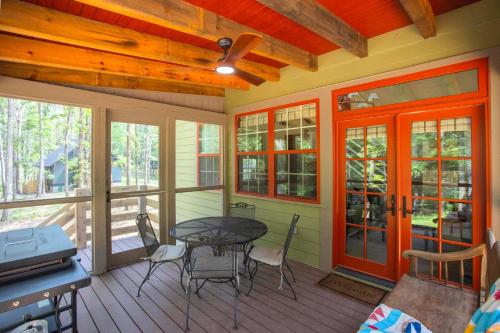 a screened in porch with a table and chairs at The Cardinal at Buckhorn Hollow in McEwen