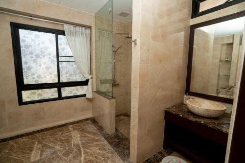 Ένα μπάνιο στο Laguna Luxure Private Pool Villa