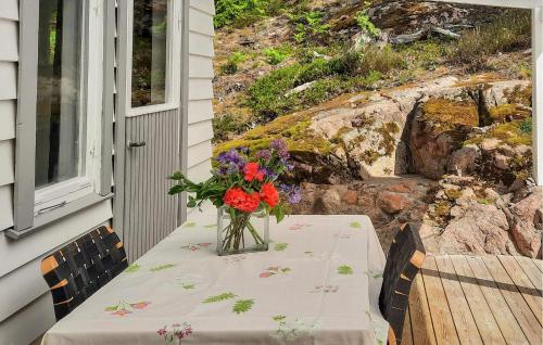 Taman di luar Beautiful Home In Norrköping With Wifi