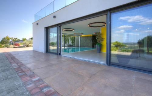 an empty patio of a building with a swimming pool at Beautiful Apartment In Rogasovci in Rogašovci