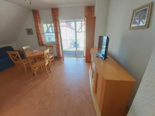 Et tv og/eller underholdning på Katrins am Kölpinsee Appartement