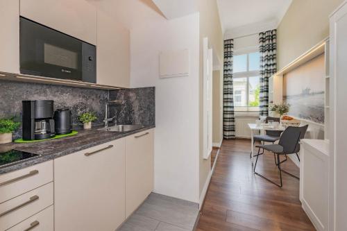 O bucătărie sau chicinetă la Villa Carmen Seebrücke