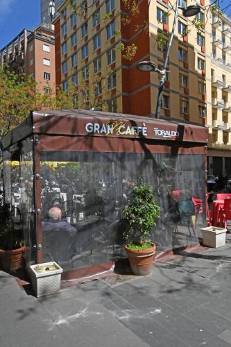 a gray cart tent with plants in a city at Incoming Municipio in Naples