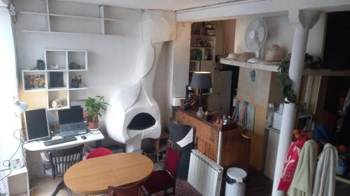 Studio dans un atelier d'artiste