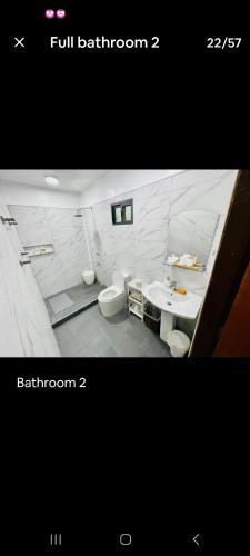 Bilik mandi di Casa G Guesthouse