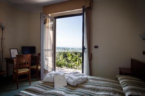 Postel nebo postele na pokoji v ubytování Albergo Ristorante San Biagio