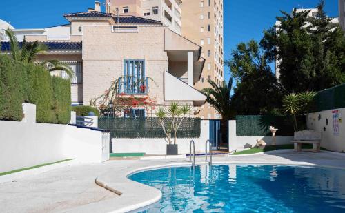 Villa with private garden 200m from the sea