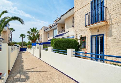 Villa with private garden 200m from the sea