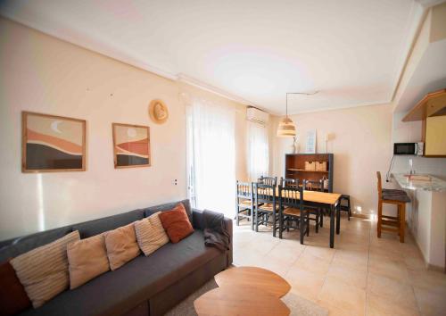 Villa with private garden 200m from the sea