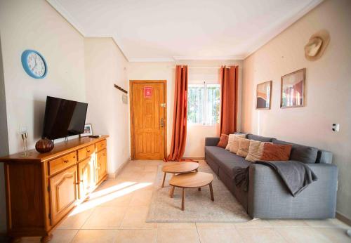 Villa with private garden 200m from the sea
