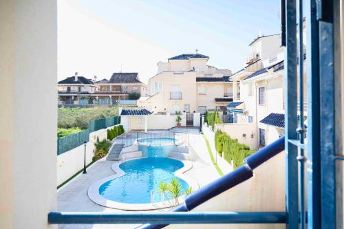 Villa with private garden 200m from the sea