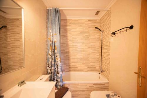 Villa with private garden 200m from the sea