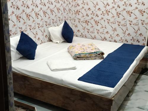Ένα ή περισσότερα κρεβάτια σε δωμάτιο στο Kashi Dream Guest House