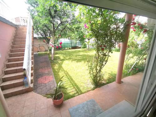 Κήπος έξω από το Apartments Ilidža