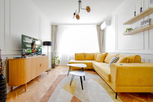 Stylish 2BD with Balcony & Desk near Vitosha Blvd by Flat Mаnager