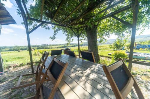 Villa au calme, vue sur vignes - idéale familles, clim & parking