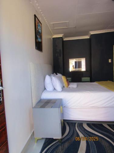 a room with two beds in a hotel room at The PHOMOLONG GUEST HOUSE in Roodepoort