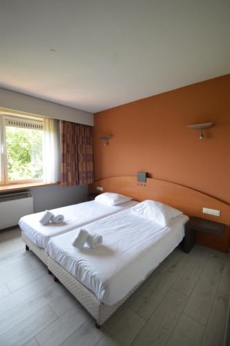 a bedroom with a large white bed in it at Sleep & Go Brussels Expo Hotel in Brussels
