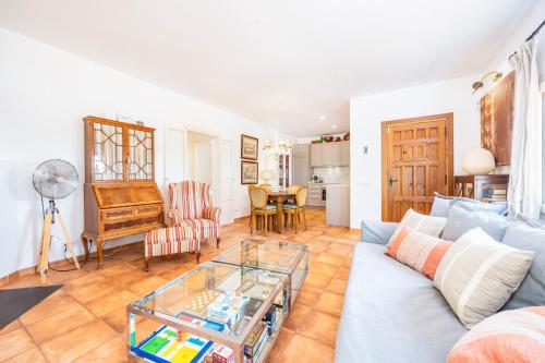a living room with a couch and a table at Sa Rota de can Xito in Sencelles