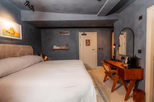 a bedroom with a bed and a desk and a table at BULL Burford in Burford