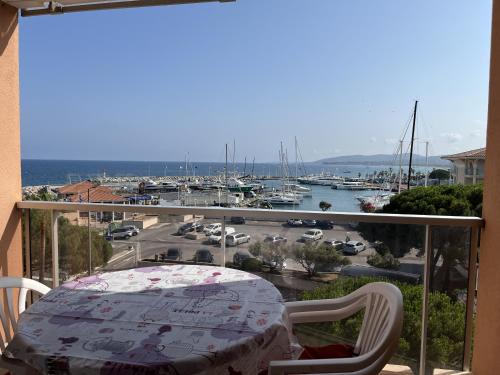 Le Capitole T2-3, 40m2, 4 personnes, vue mer excep