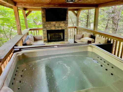 Fotografie z fotogalerie ubytování Summer by the Creek - Hot Tub - Game Room - Fishing v destinaci Blue Ridge