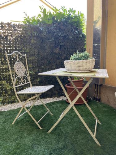 a table and two chairs and a table with plants at Seregno Dolce Vita in Seregno