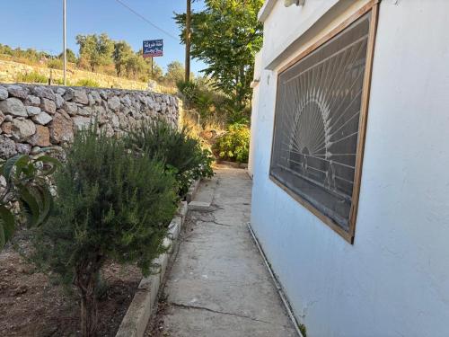 Foto dalla galleria di Featured House Furnished Independent for Rent a Ajloun