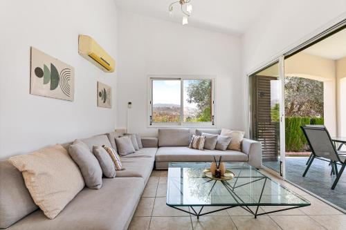 Coral Bay Avenue Villa by Vichy Holidays