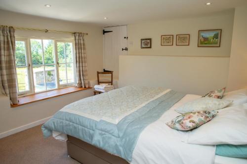Ένα ή περισσότερα κρεβάτια σε δωμάτιο στο Bayvil Newport, Pembrokeshire