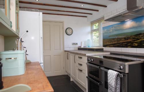 Η κουζίνα ή μικρή κουζίνα στο Bayvil Newport, Pembrokeshire