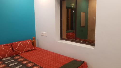 Φωτογραφία από το άλμπουμ του JMS Temple Guest House σε Tirunallār