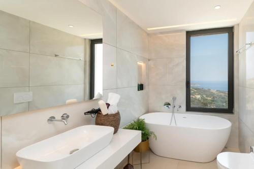 Ένα μπάνιο στο Luxury Villa Vie