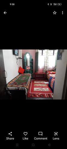 a picture of a room with two beds at Winter Inn Homestay in Lava