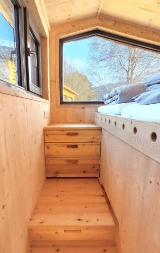 a small room with two beds and a window at SEINZ Tiny House Natururlaub in Bad Kohlgrub