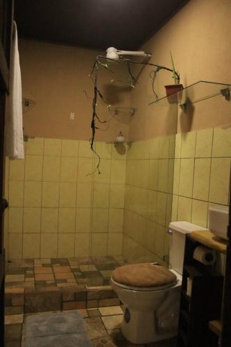a bathroom with a toilet in a room at Cabaa Luculuc Garden Forest in San Pedro