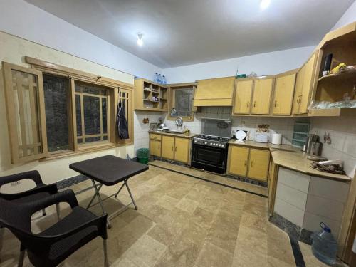 Η κουζίνα ή μικρή κουζίνα στο Marhaba Guest House Skardu