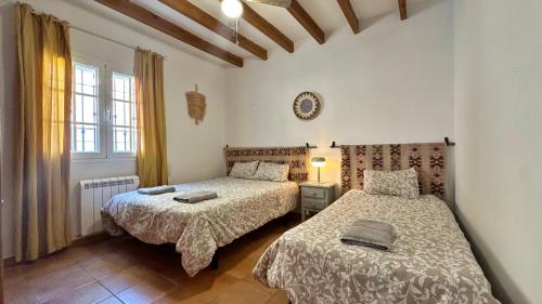 Villa Málaga con Piscina Vallada, Barbacoa y hermosas vistas by AndaraHolidays